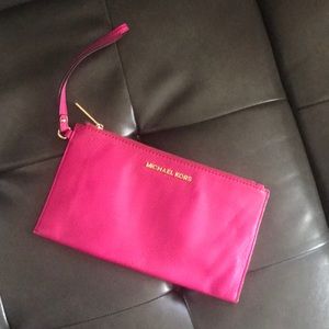 Michael kors hot pink wristlet